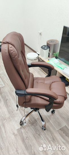 Компьютерное кресло с подножкой и массажем