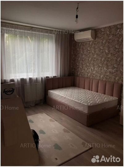 Детская кровать с мягкой спинкой