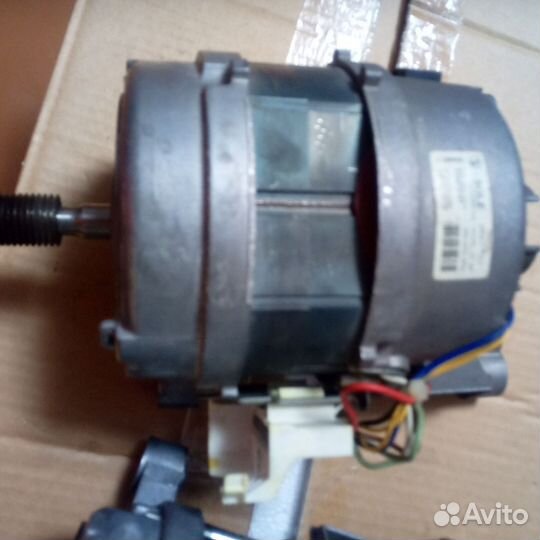 Двигататель стиральной машины Zanussi