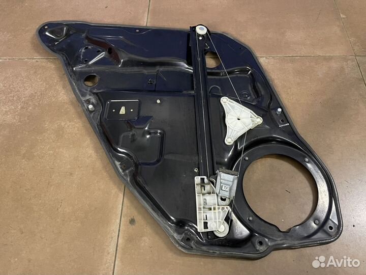 Задний стеклоподъемник правый mercedes w164