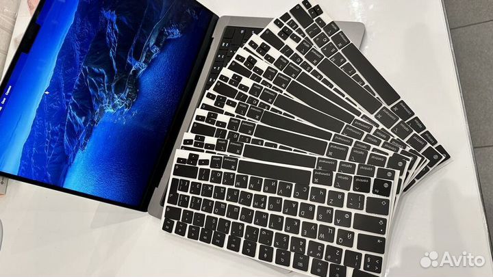 Клавиши клавиатуры MacBook Air 2021-2022