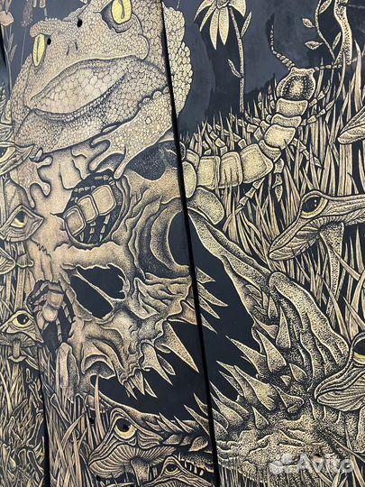 Интерьерная картина на досках от скейтборда