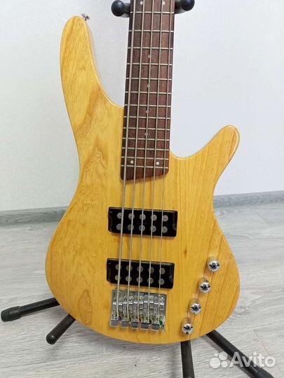 Бас гитара 5 струн Ibanez