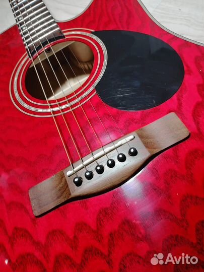 Акустическая гитара