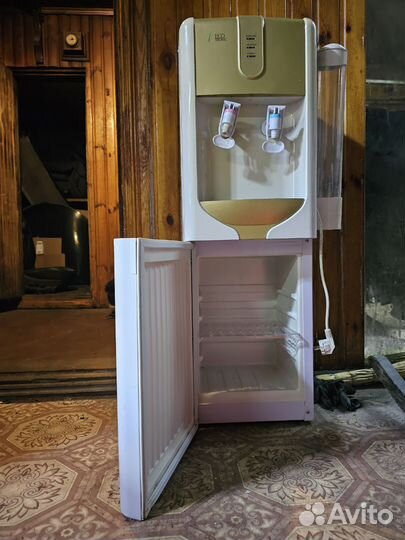 Кулер для воды с холодильником