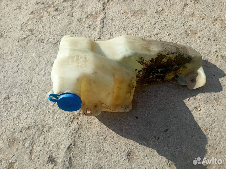 Бачок омывателя Audi 80 B3 1.6 1986-1991