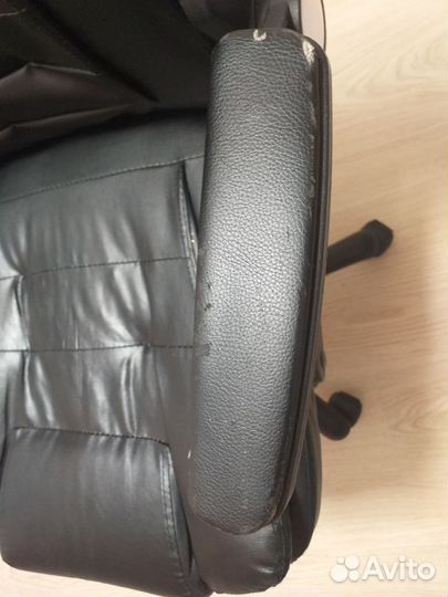 Компьютерное офисное кресло руководителя