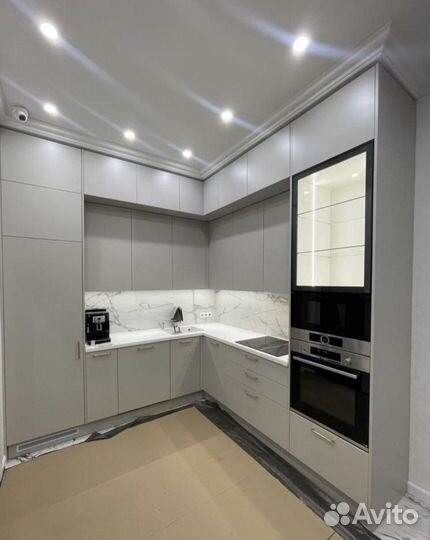 Кухня уловая светлая