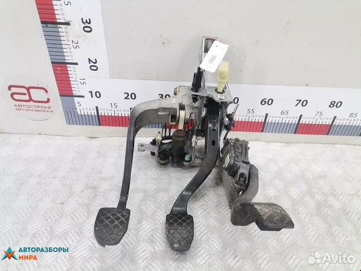 Педаль Audi A4 B5 1999 8D1721117L
