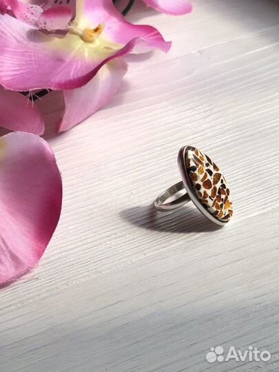 Перстень с янтарем