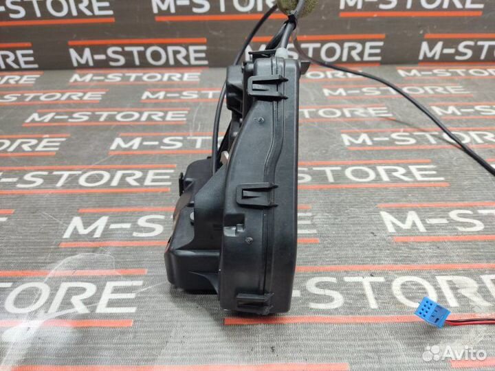 Замок двери задний левый Mercedes-Benz E-Class