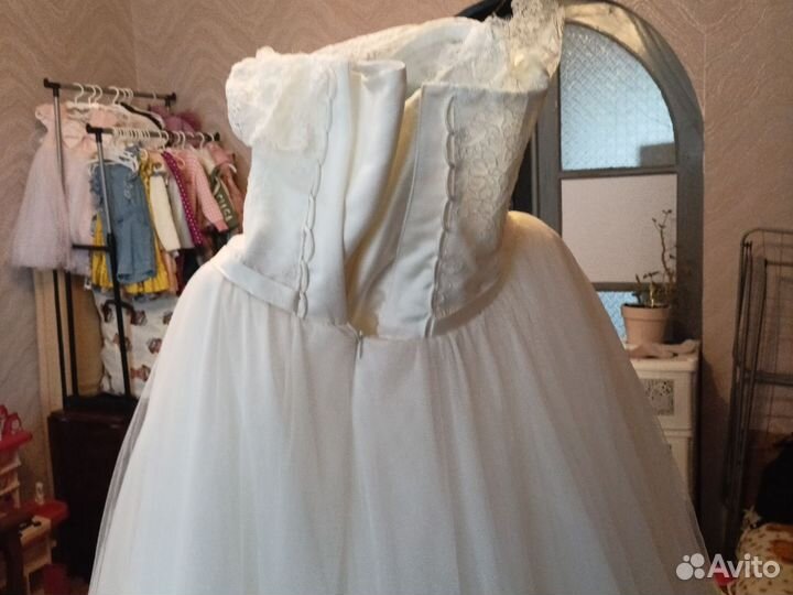 Свадебное платье 46 48 бу