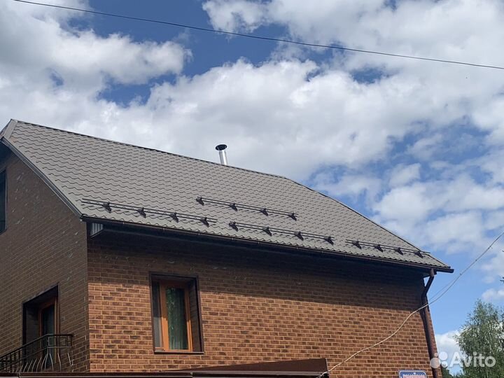 Монтаж снегозадержателей