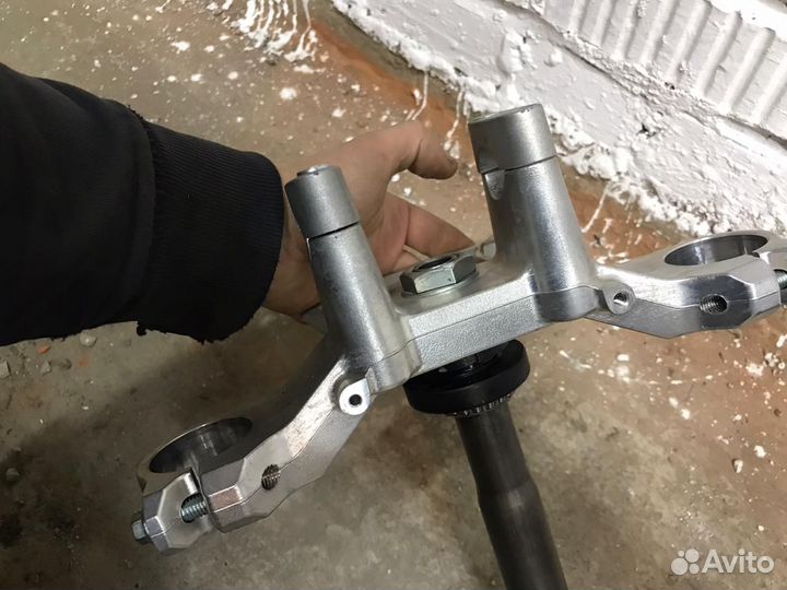 Новая верхняя траверса Suzuki Burgman 650 2013-н.в