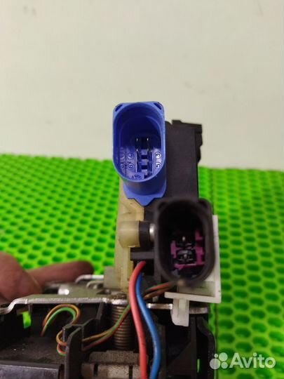 Замок двери задний правый Volkswagen Touareg 7L6