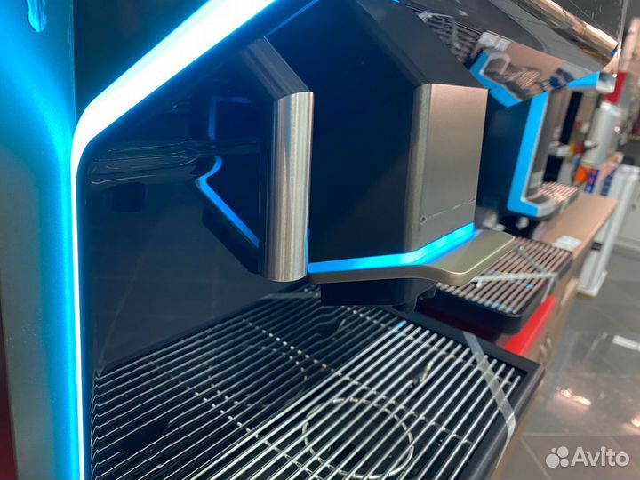 Кофемашина Dr.Coffee Coffee Center 10.1 в наличии