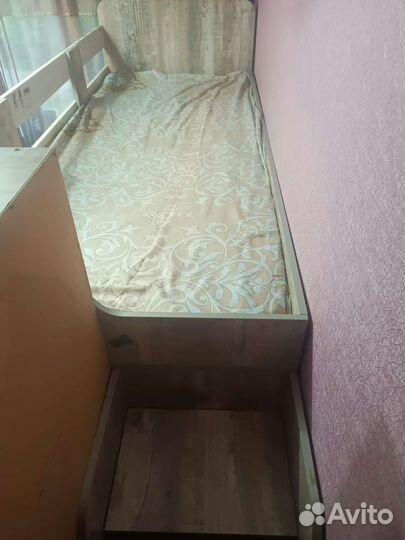 Детская кровать чердак со столом и шкафом бу