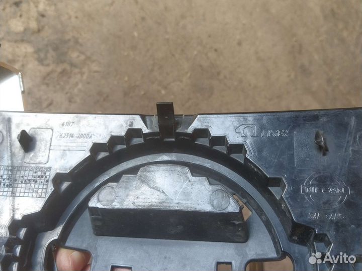 Накладка ветровика на решетку бампера nissan j10