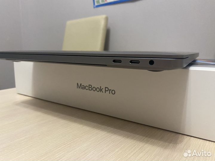 Apple macbook pro 16 i7