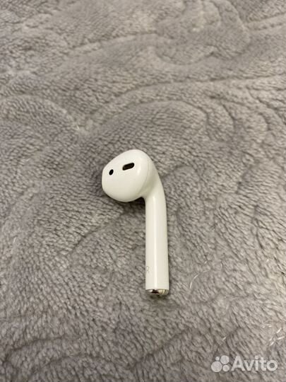 Правый наушник Apple Airpods