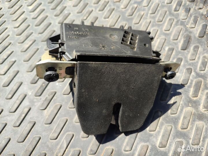 Замок багажника Opel Astra H