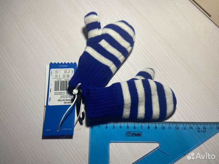 Варежки Adidas новые для ребенка