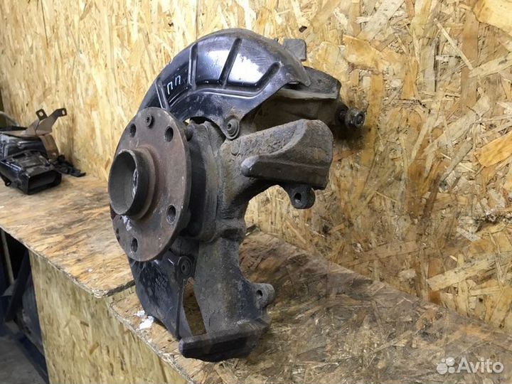 Цапфа передняя правая Skoda Octavia A5 лифтбек 1