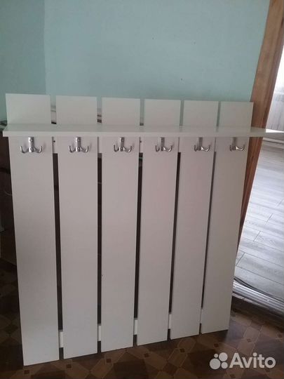 Вешалка для одежды настенная