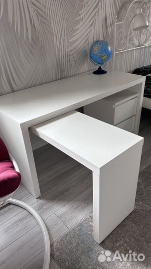 Письменный стол IKEA мальм