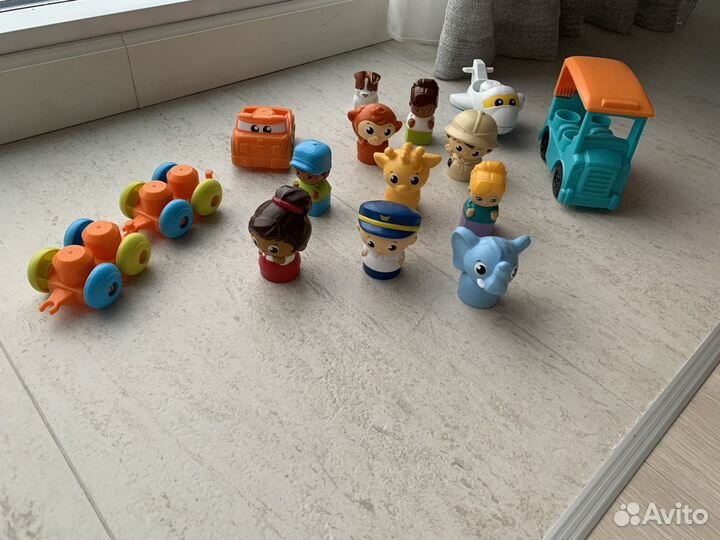 Megablocks: стол + тележка + 3 больших набора