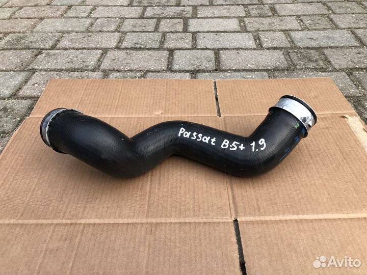 Патрубок интеркуллера на VW Passat B5+ 1.9