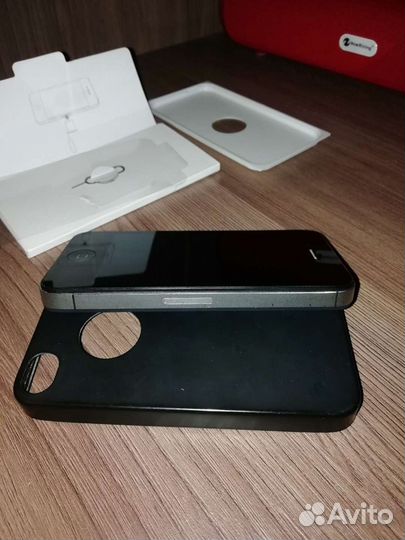 Телефон iPhone 4S 8 гб