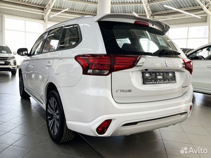 Mitsubishi Outlander 2.0 CVT, 2022