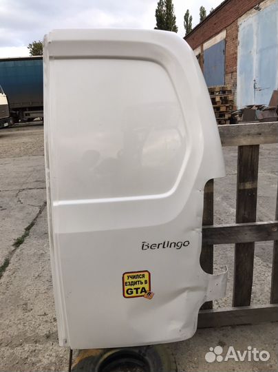 Дверь правая задняя