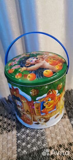 Жестяная коробка новогодняя