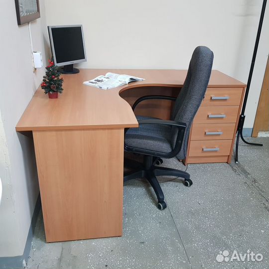 Угловой стол. Тумба приставная. Новое