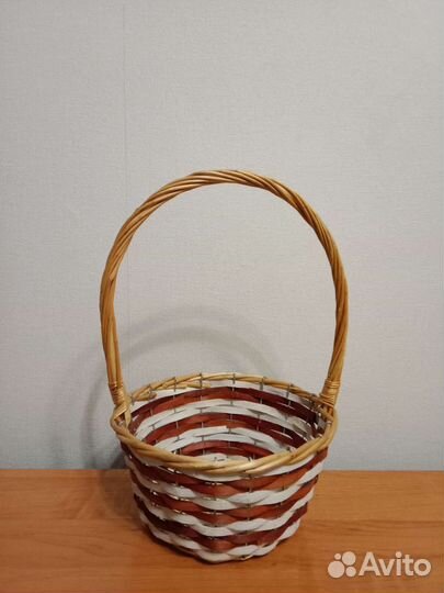 Корзина плетеная,шкатулки из бересты