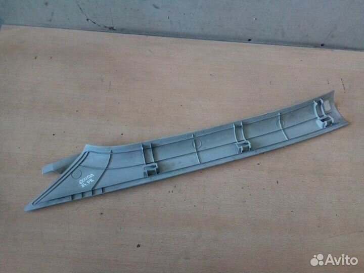 Обшивка стойки передняя правая Skoda Octavia A4