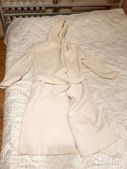 Пальто женское белое длинное с капюшоном