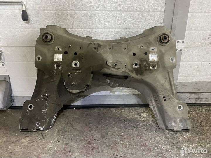 Передний подрамник Renault Megan 3