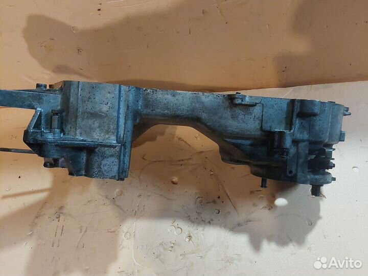 Левая часть картера suzuki address v50 a131