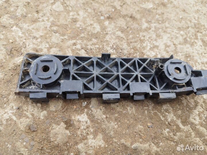 Крепление бампера переднего правое Lifan X60 2014