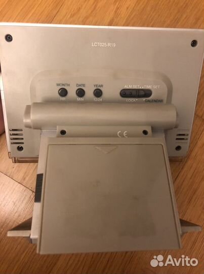 Часы термометр