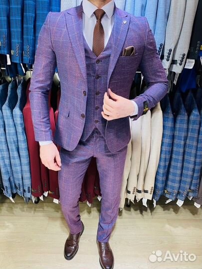 Мужской костюм яркий свадебный