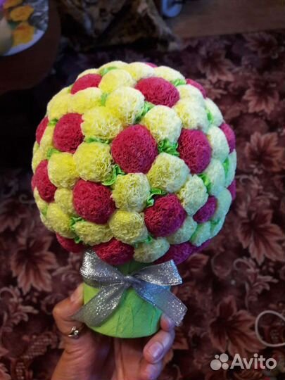 Подарки ручной работы: цветы из бисера,деревья и т