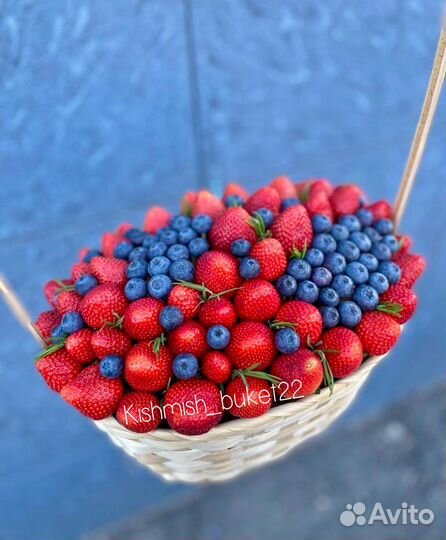 Клубника в шоколаде/ ореховый фрукты мужской букет