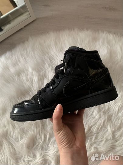 Кроссовки Jordan 1 Mid