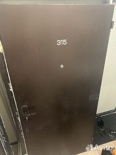 Дверь входная бу 96*205