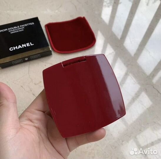 Компактные зеркала Chanel