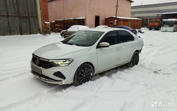 Volkswagen Polo 1.6 AT, 2021, битый, 40 000 км